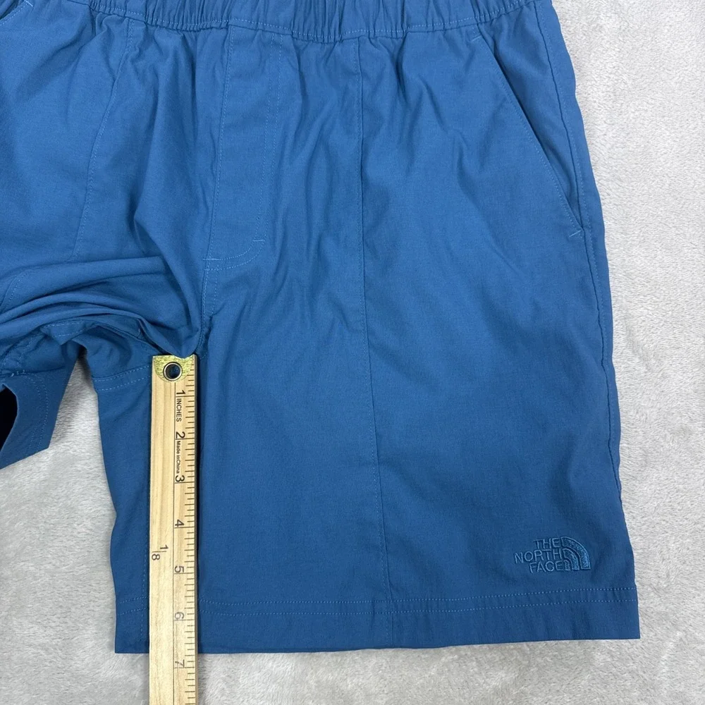 The North Face Classic V Shorts Mens Medium Blue Casual Hiking Pull-On